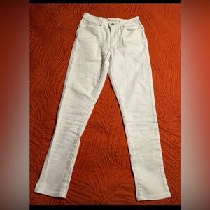 Levis Strauss woman junior High Rise skinny White Jeans Size 30. NWOT